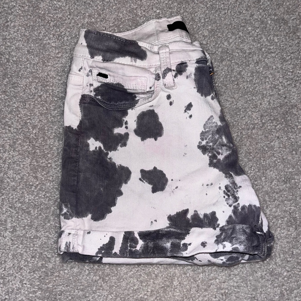 super cute tie dye shorts